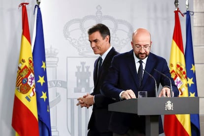 El presidente, Pedro Sánchez, y el presidente electo del Consejo Europeo, Charles Michel.