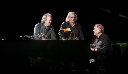 Serrat, Josep Mas y Ricard Miralles en el Luz de Gas. 