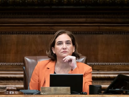 La alcaldesa de Barcelona, Ada Colau, durante un pleno del Ayuntamiento de Barcelona.