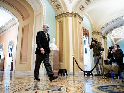 El líder de la minoría en el Senado, Mitch McConnell, a su llegada este sábado al Capitolio.