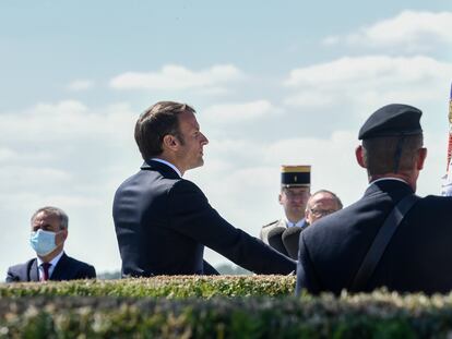 Emmanuel Macron invoca a De Gaulle en La-Ville-aux-Bois-les-Dizy