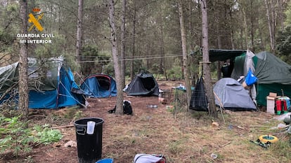 Campamento localizado cerca de una aldea de Requena