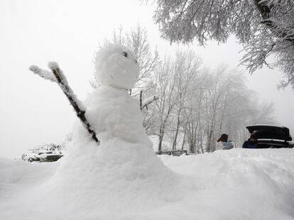 Un muñeco de nieve en O Cebreiro (Lugo), el 14 de enero.