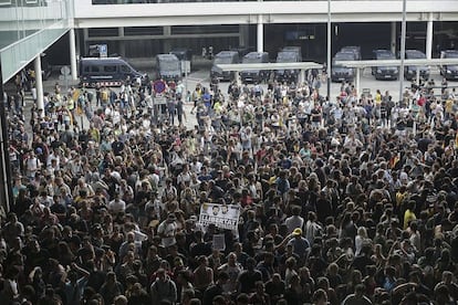 Independence supporters filled Barcelona airport on Monday.