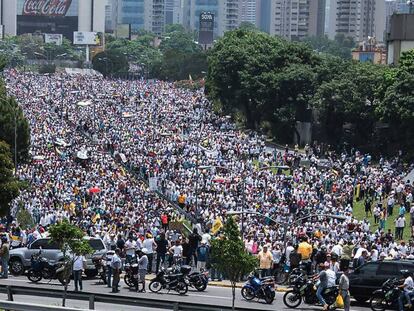 Vista parcial da manifestação contra Maduro em Caracas.