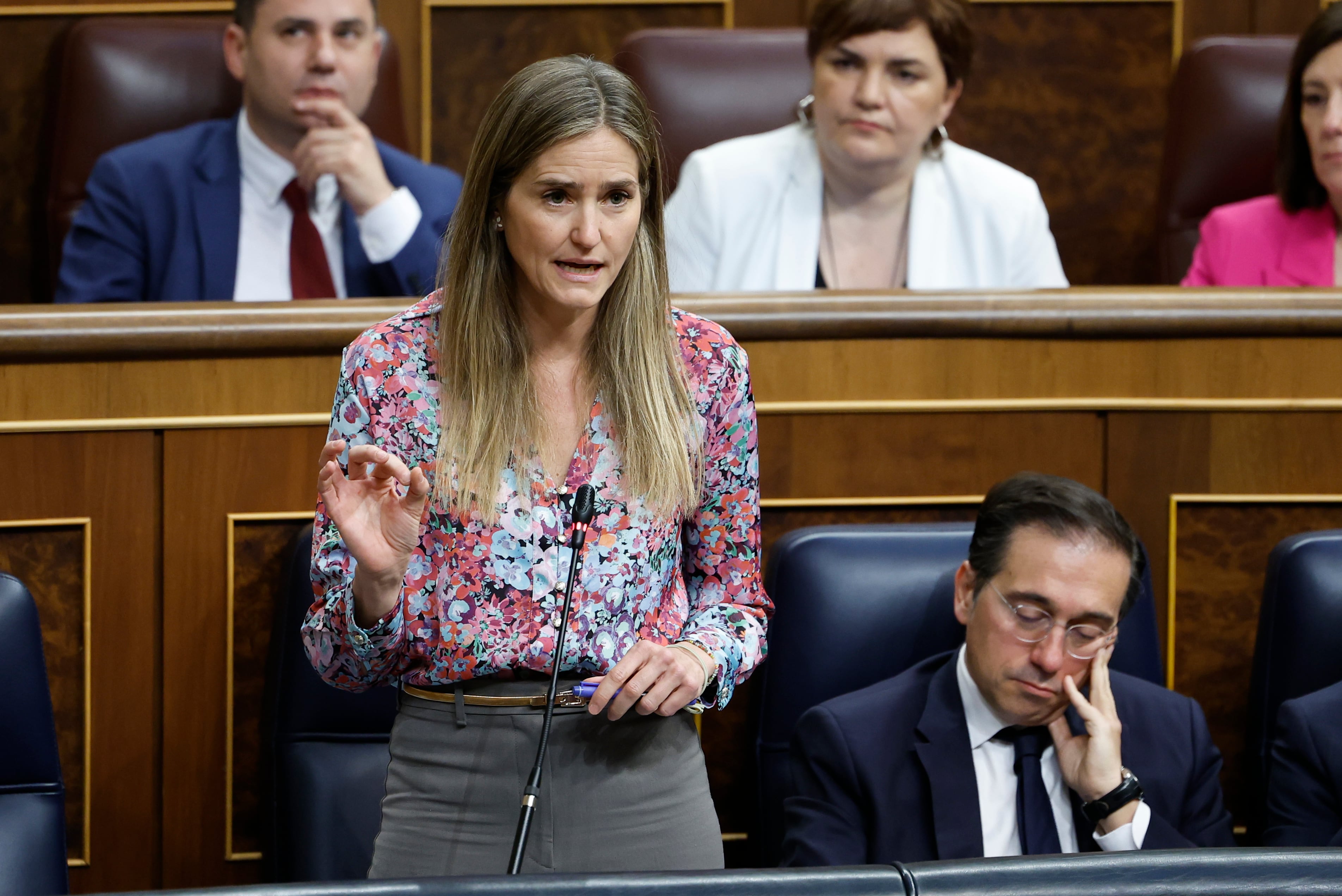 Aagesen rechaza tajantemente que un “experimento” con las renovables causase el apagón