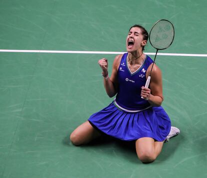 Carolina Marin celebra la victoria de este domingo en el abierto de Tailandia, segundo master 1000 que gana en una semana.