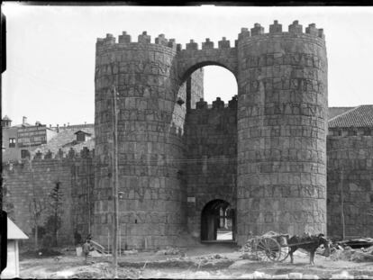 La construcció del Poble Espanyol de Barcelona per a l'Exposició de 1929.