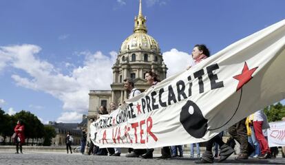 Una manifestación de artistas y técnicos en el centro de París.