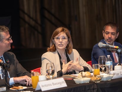 Pilar Cancela con el presidente de la Cámara de Comercio de España en México, Antonio Basagoiti (izquierda), y el embajador español, Juan Duarte, este viernes en Ciudad de México.