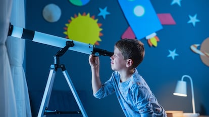 Ideal para observar la luna, planetas, paisajes, pájaros, juegos deportivos y mucho más. GETTY IMAGES.