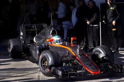 Fernando Alonso, en el Circuito de Jerez con su McLaren, su nueva escudería
