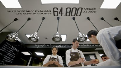 Escena del documental 
Campo a través, que retrata el universo del restaurante de Andoni Luis Aduriz, Mugaritz.