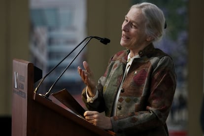 Elena Burns, antes subdirectora General de la Administración del Agua en CONAGUA, habla durante un foro en la UAM, en 2021.