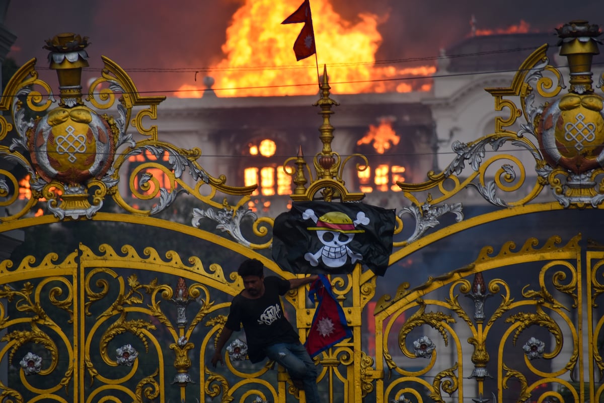 De la ficción a la vida real: la bandera pirata del comic manga ‘One Piece’ ondea en protestas en Asia