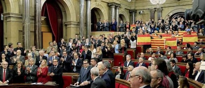 Los diputados de Junts pel Si aplauden el pasado 9 de noviembre tras sacar adelante la resoluci&oacute;n a favor de la independencia de Catalu&ntilde;a. 