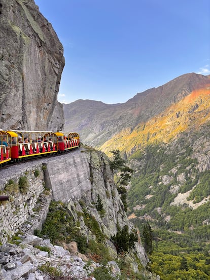 El tren de Artouste, en el corazón del valle de Ossau.