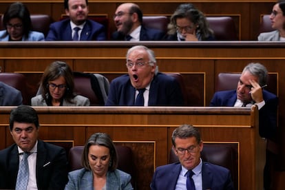 El diputado del Partido Popular, Estebán González Pons, reacciona al discurso de Pedro Sánchez. 