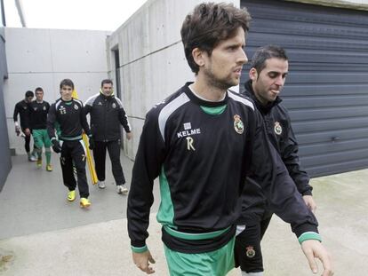 Los jugadores del Racing saltan al entrenamiento.