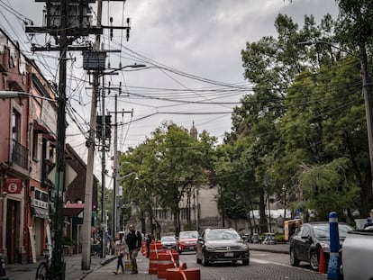 Vista del cableado en el centro de Coyoacán, en Ciudad de México.