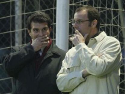 Laporta y Rosell durante un entrenamiento del Barcelona en 2004.