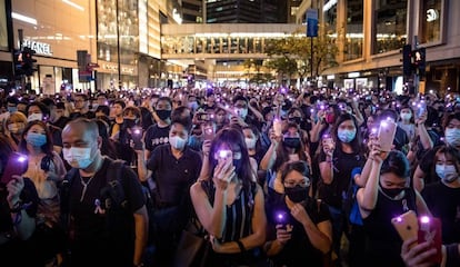 Manifestantes protestan en Hong Kong contra la policía el pasado agosto.