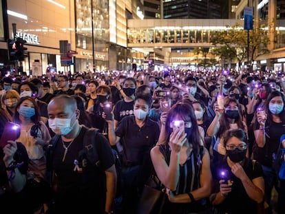 Manifestantes protestan en Hong Kong contra la policía el pasado agosto.