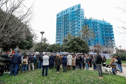 Acto en recuerdo del incendio del edificio de Campanar en Valencia, este sábado.