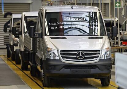 Imagen de varias furgonetas Mercedes Sprinter en la fábrica de Ludwigsfelde (Alemania).