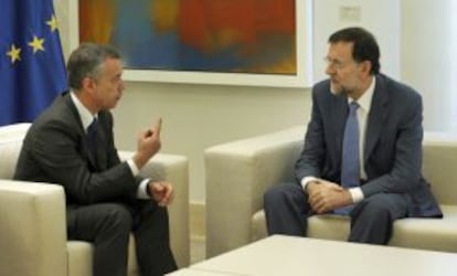 Prime Minister Mariano Rajoy (right) has occasionally considered his meetings with Basque premier Iñigo Urkullu to be private and secret