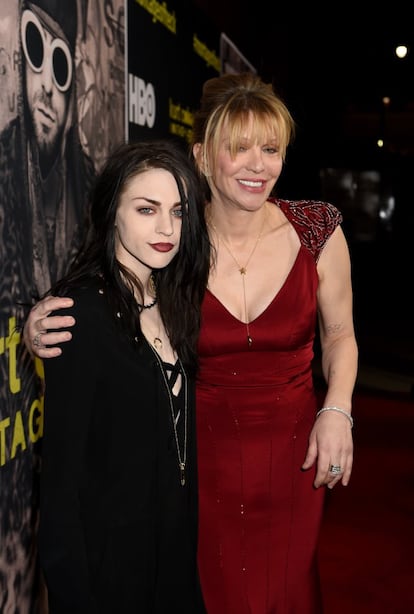 El a?o pasado, Frances Bean Cobain y su madre, Courtney Love, iniciaron un proceso legal para que se paralizase la publicacin de nuevas imgenes del cantante fallecido. En abril de 2015 se estren el documental autorizado <i>Cobain: Montage of heck</i> y unos meses despus un programa de televisin de Seattle (Estados Unidos) quiso sacar a la luz unas imgenes de la escena de la muerte del cantante con las que pretenda demostrar que haba sido asesinado. La hija del cantante quiso evitar la divulgacin de esas imgenes alegando que podran reavivar las teoras conspiratorias y le record al juez que un seguidor entr en su casa de California y esper tres das a su regreso porque, segn explic Frances Bean, crea que el alma de mi padre estaba en mi cuerpo".