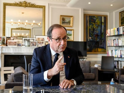El expresidente de Francia, François Hollande, durante un encuentro con periodistas en su oficina en París, en noviembre de 2020.