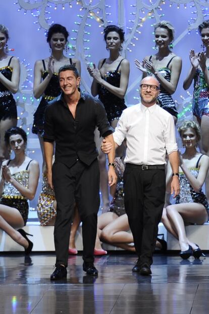 Los diseñadores Domenico Dolce y Stefano Gabbana, en la pasada pasarela de Milán, en septiembre de 2011. Los modistos están acusados de evasión de impuestos.