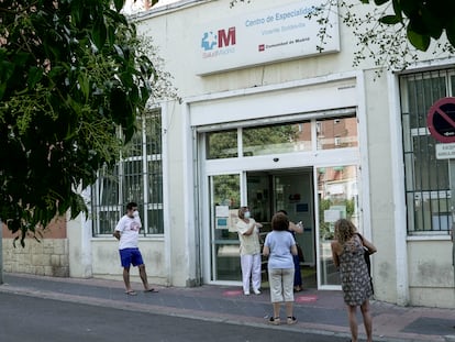 Centro de salud Vicente Soldevilla en el barrio de San Diego, en el distrito de Puente de Vallecas, una de las zonas de la capital con más casos positivos en las últimas semanas.