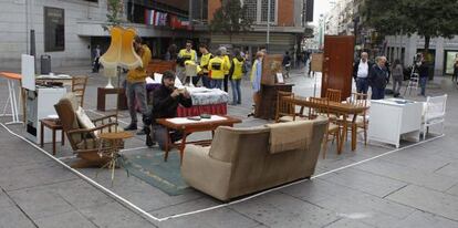 Acto de Amnistía Internacional contra los desahucios en Madrid, este martes.