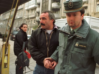 Alfredo Sánchez Chacón, tras ser detenido en 2001.