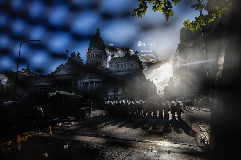 La Cámara de Diputados de Argentina aprueba la reforma laboral de Milei ...