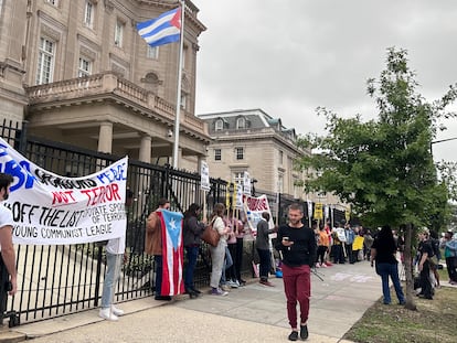 Manifestación frente a la embajada de Cuba en Washington, Estados Unidos el 25 de septiembre de 2023.