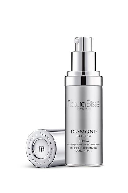 Diamond Extreme Serum, de Natura Bissé, es una joya multifunción que previene, trata y revierte el envejecimiento de la piel, un suero que trabaja estimulando la energía de las propias células.