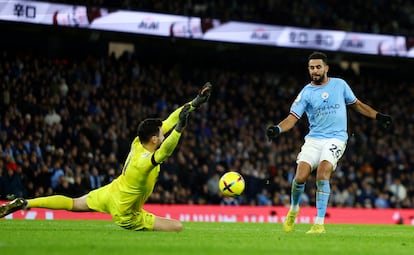 Mahrez anota el 4-2 ante Lloris.