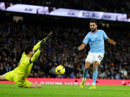 Mahrez anota el 4-2 ante Lloris.