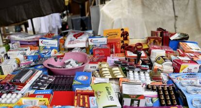 Fármacos en un mercado callejero de Lagos (Nigeria) en enero de 2020.