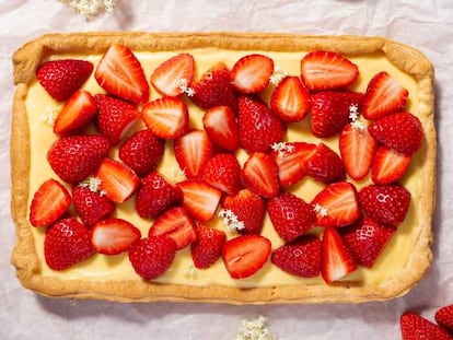 Repostería para principiantes: receta fácil de tarta de fresas y crema