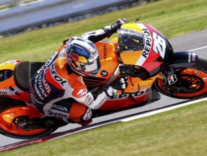 Dani Pedrosa rueda en Silverstone.