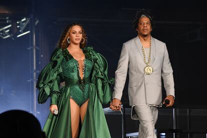 Beyoncé y Jay-Z

Casados desde hace 11 años, atravesaron su crisis (con aireada infidelidad por parte de él incluida) pero Beyoncé hizo catarsis en 2016 (y la bautizó como Lemonade).

Hoy son padres de Blue Ivy y los mellizos Sir y Rumi y forman uno de los matrimonios más poderosos de la industria musical. Un hito del que daban cuenta el pasado verano rodando un videoclip en el mismísimo museo del Louvre.