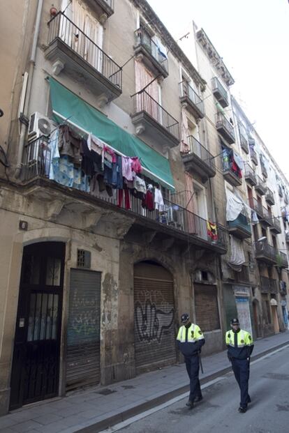 La finca número 6 de la calle de Sant Ramon, del barrio del Raval de Barcelona.