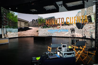 La productora Simplemente, de la mano del equipo de Amazon Prime Video, ofrecieron un recorrido por el primer sistema de pantallas LED para la producciones audiovisuales.