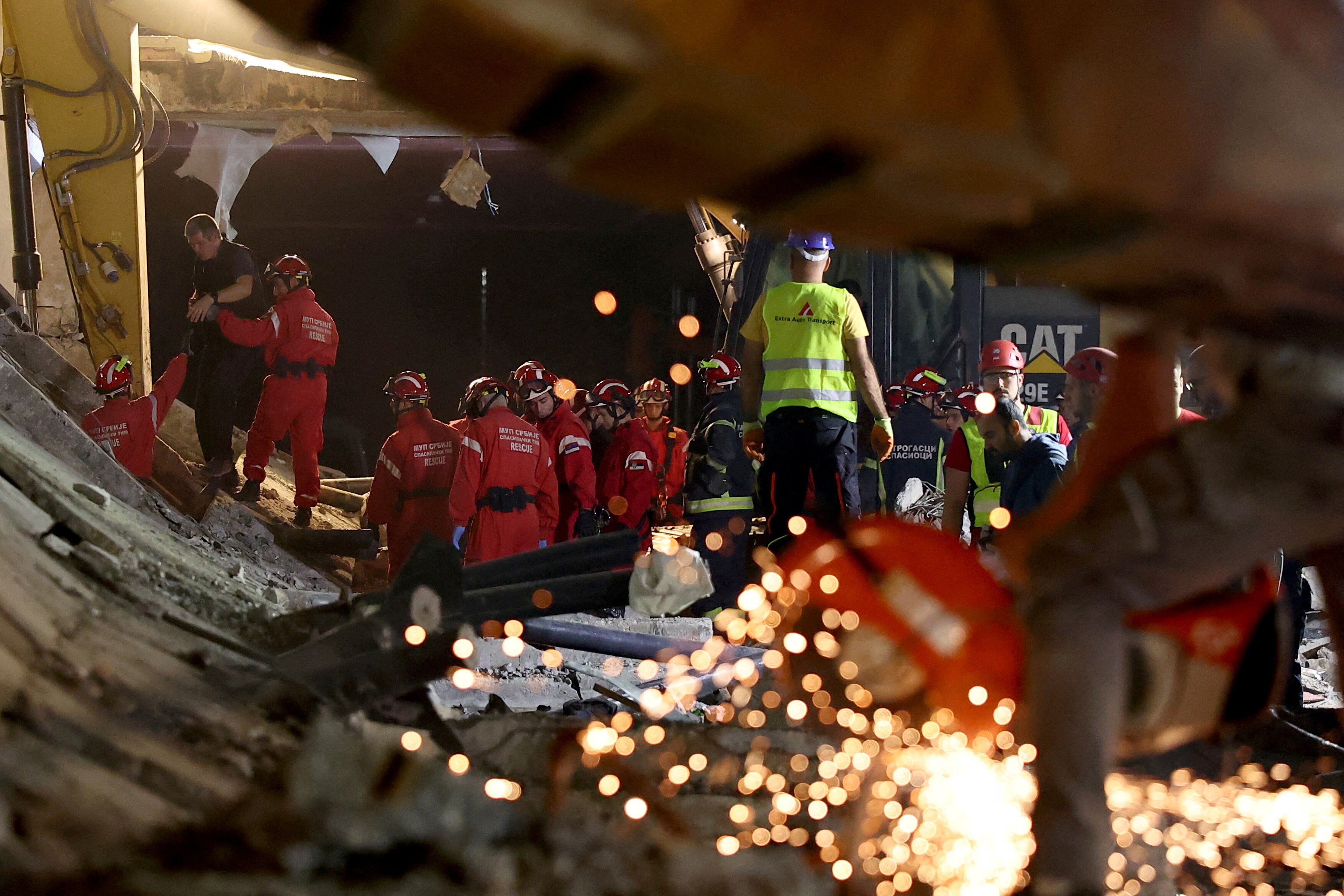 Al menos 14 muertos en Serbia por el derrumbe del techo en una estación de tren