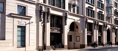 Imagen del exterior de Almack House.