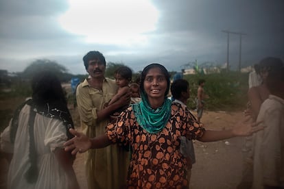 Dos meses después del diluvio, el 80% de los que perdieron su hogar carecen aún de refugio.